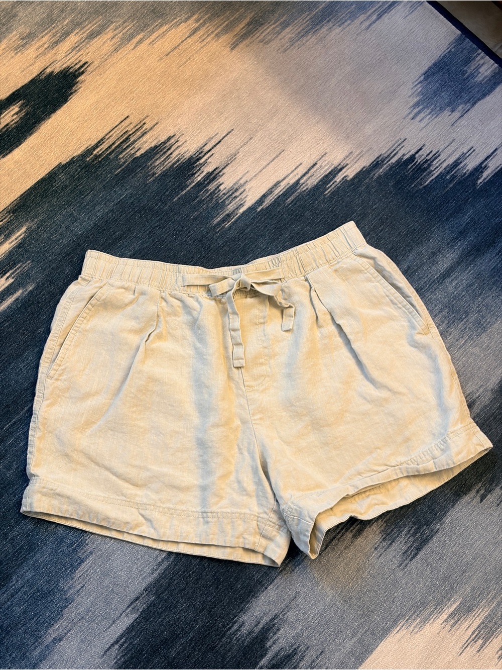 Vince Light Cream High-Waist Linen-Blend Drawstring Shorts